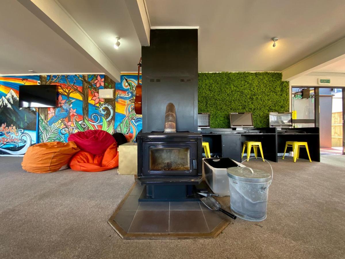 The Black Sheep Backpackers Queenstown Exterior photo
