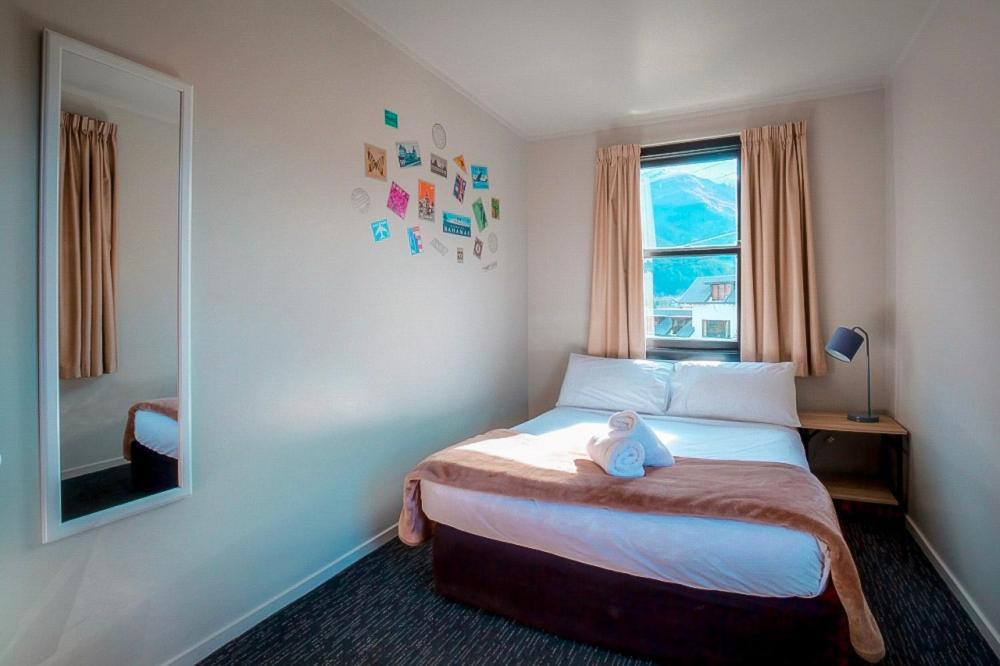The Black Sheep Backpackers Queenstown Exterior photo