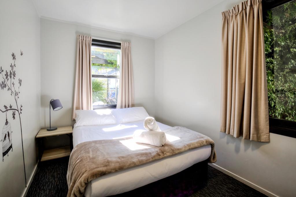 The Black Sheep Backpackers Queenstown Exterior photo