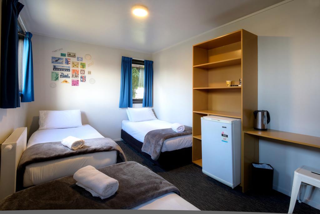 The Black Sheep Backpackers Queenstown Exterior photo